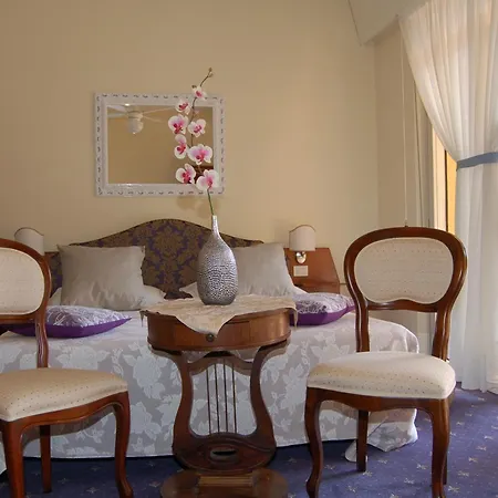 Otel Broglia 4*